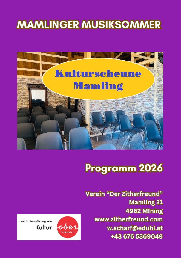 Das Titelbild des Jahresprogramms 2026 vom Mamlinger Musiksommer zeigt eine Innenansicht der Kulturscheune Mamling, wo Stühle in Kinobestuhlung aufgestellt sind.